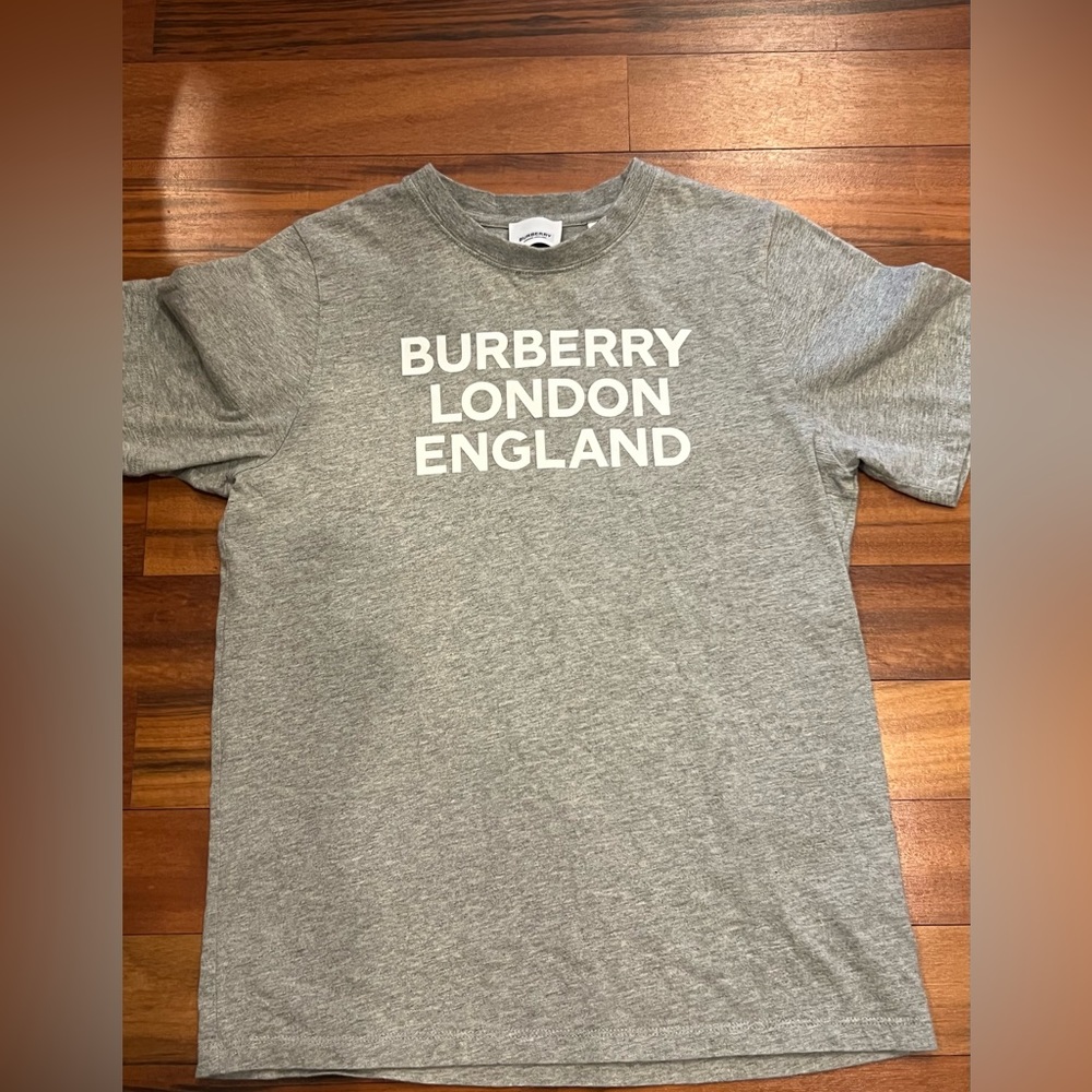 Burberry youth t-shirt size 14, like new